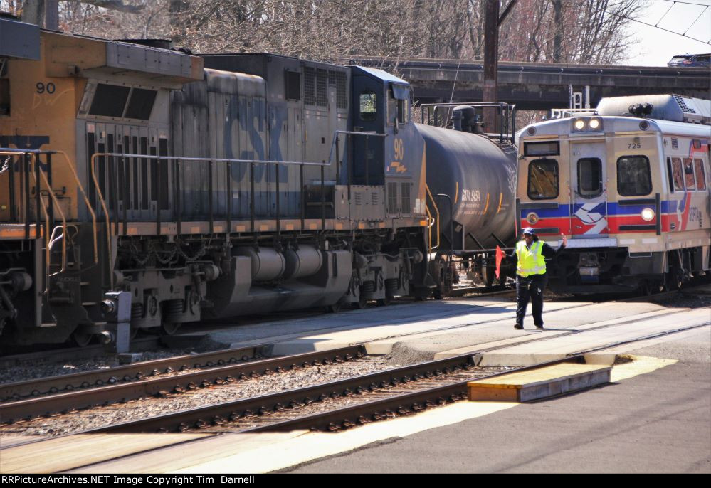 SPAX 725, CSX 90 on Q404